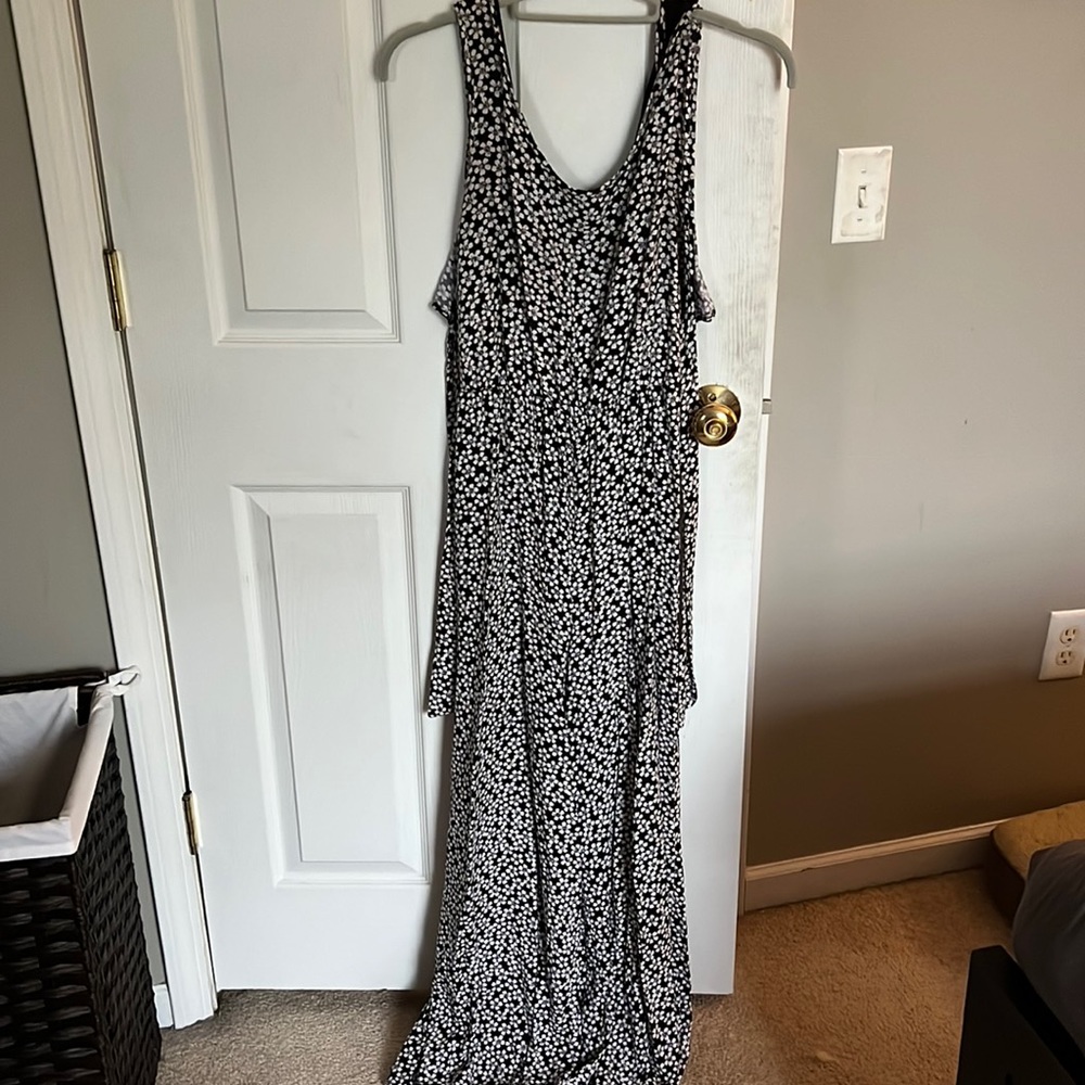 Flower patterned jumpsuit. Super comfortable. Good condition.